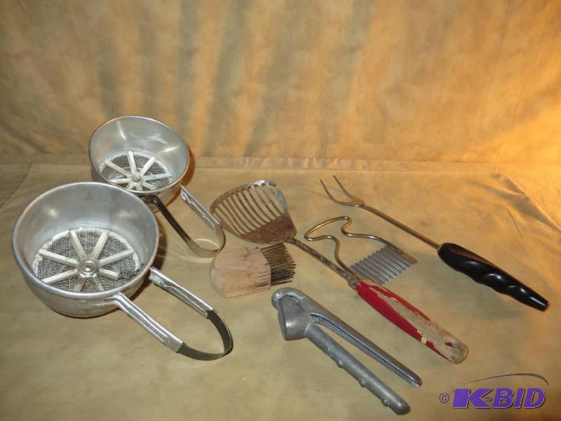 lot 65 image: Mostly VINTAGE Kitchen TOOLS