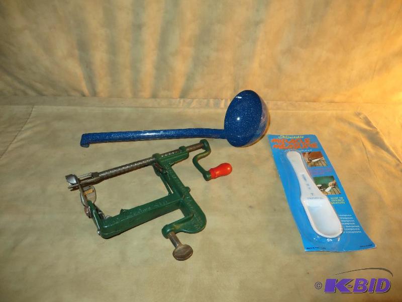 lot 66 image: WHITE MOUNTAIN APPLE PEELER and other stuff