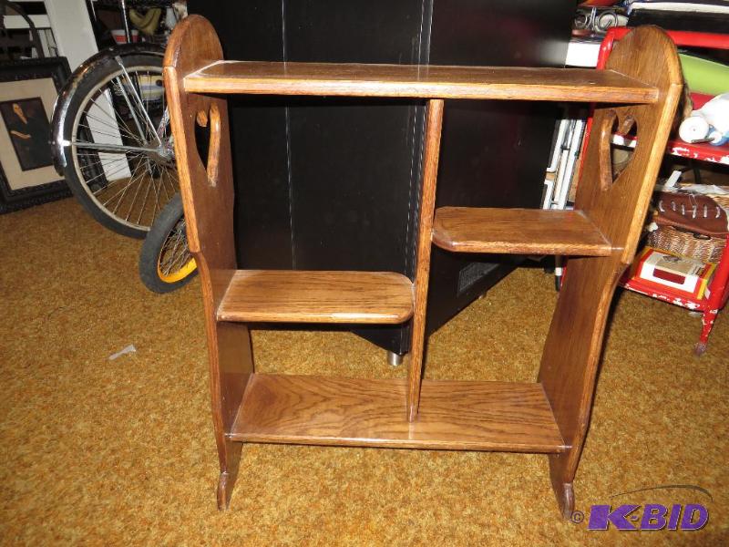 lot 87 image: Small Book Shelf