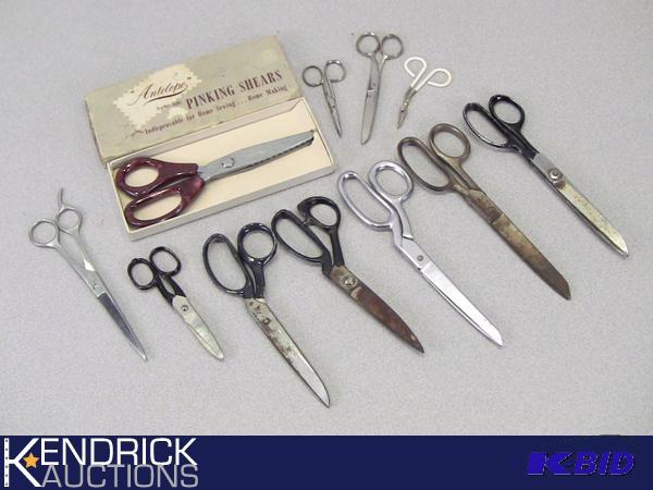 lot 100 image: Lot of Vintage Metal Scissors
