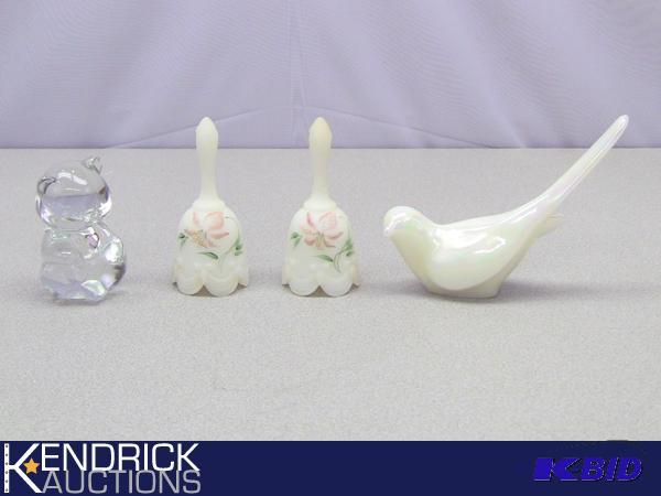 lot 113 image: Lot of Fenton Glass Art