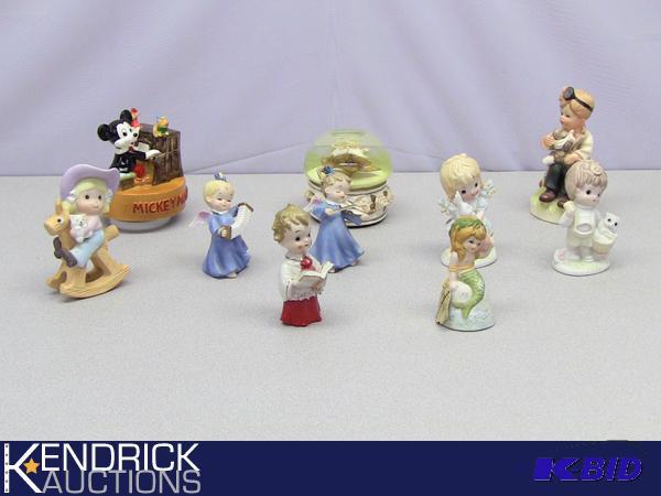 lot 117 image: Lot of CeramicPorcelain Figurines