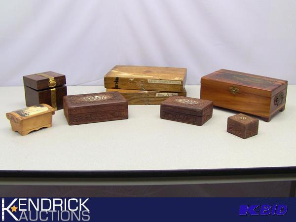 lot 122 image: Lot of Wood Boxes