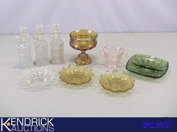 lot 124 image: Lot of Vintage Colored, and Depression Glass