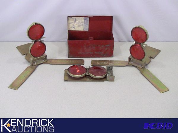 lot 138 image: Vintage Grote Reflector Flares in Metal Box