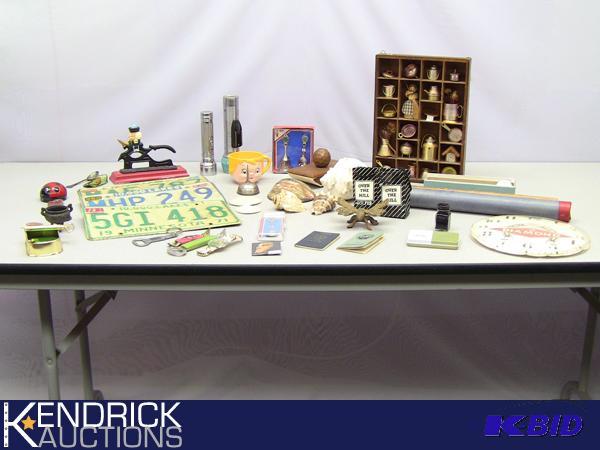 lot 141 image: Lot of Miscellaneous Collectibles