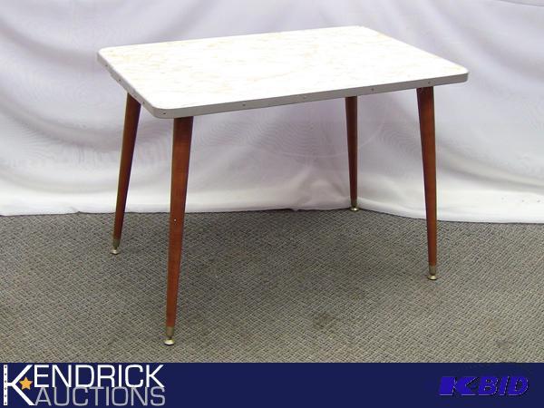 lot 16 image: Small Vintage Formica Top Table
