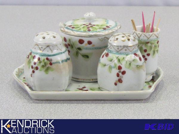 lot 42 image: Vintage Porcelain 7 Piece Serving Set