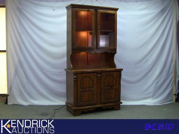 lot 5 image: Solid Wood 2 Piece China Hutch