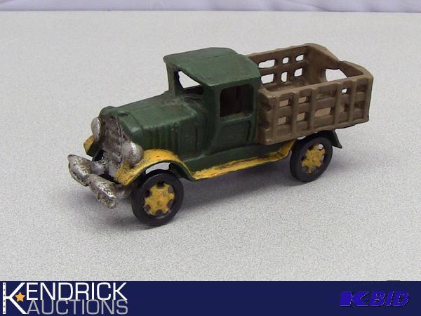 lot 55 image: Vintage Cast Iron Pick Up Truck
