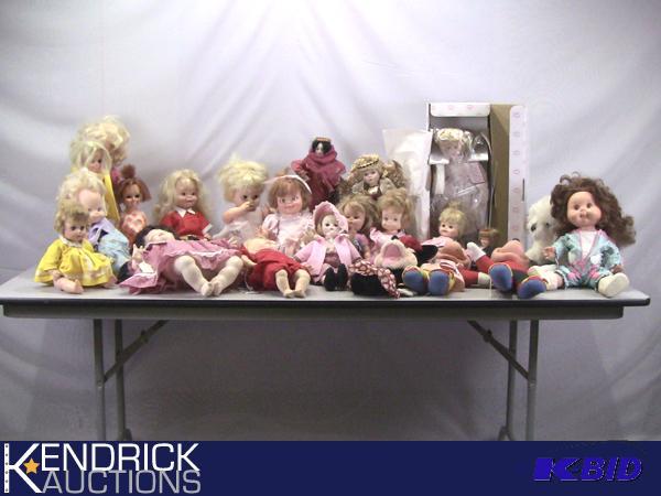 lot 57 image: Large Lot of 1970s Collectible Dolls