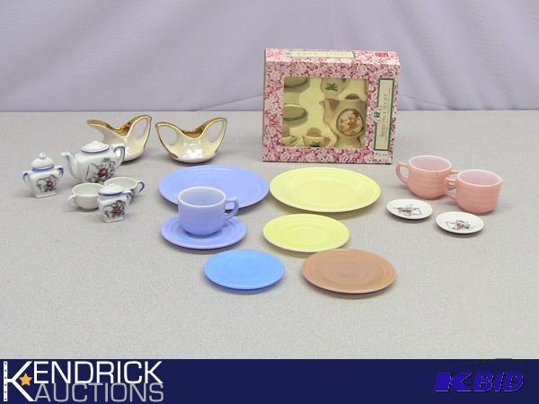 lot 60 image: Lot of Vintage Miniature Tea Sets