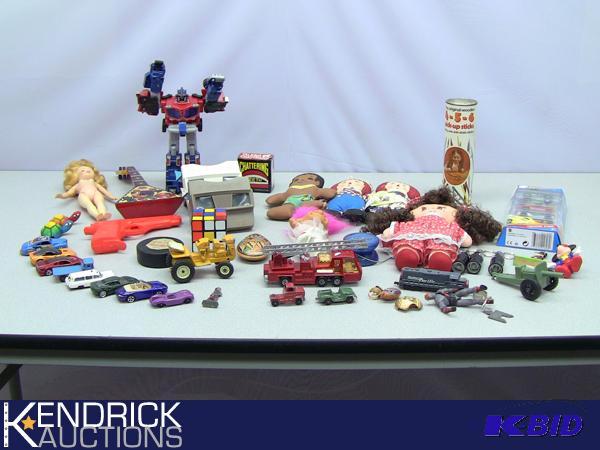 lot 61 image: Lot of Miscellaneous Vintage Toys