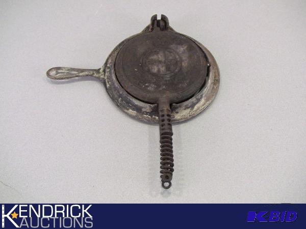 lot 94 image: Antique Griswold Cast Iron Waffle Pan No. 8 with Holder
