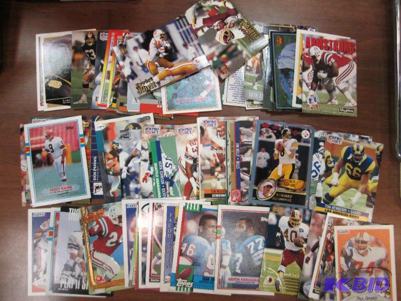 Lot of assorted football cards...