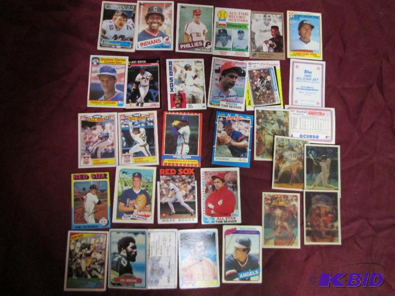Lot of assorted baseball cards...