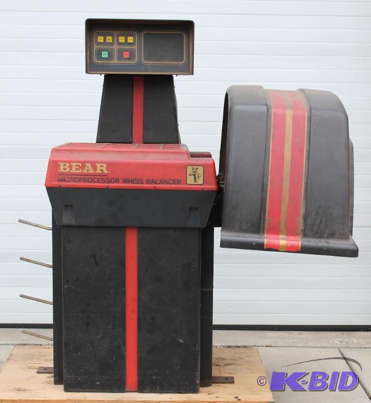 lot 13 image: BEAR Microprocessor&nbsp Wheel Balancer Mode...