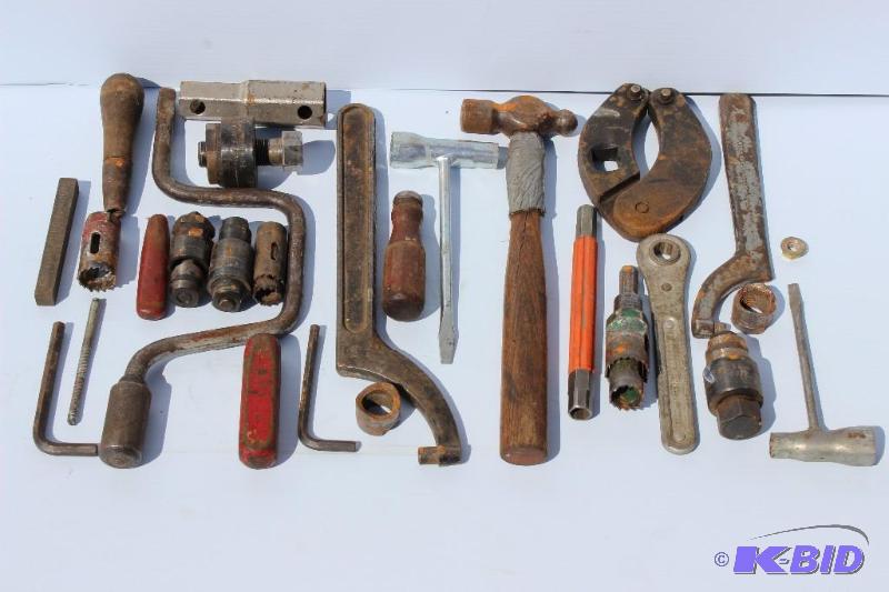 lot 30 image: Lot Of Hand Tools And More Whats In Picture ...