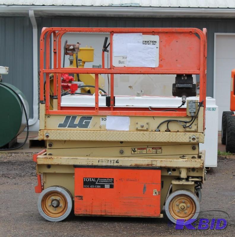 lot 6 image: 1998&nbspJLG 1532 E Scissorlift Runs, Drives...