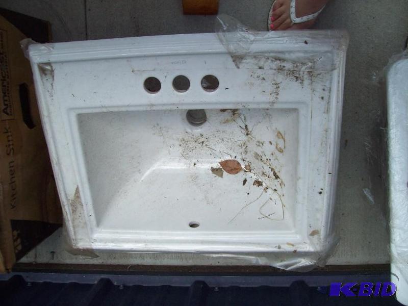 Kohler Bathroom Sink -White -23 x 18 -Good co...