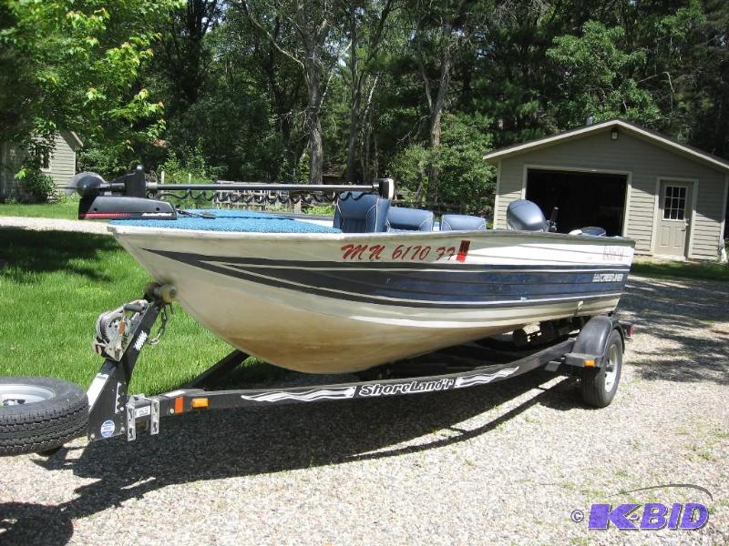 Crestliner Fishing Boat