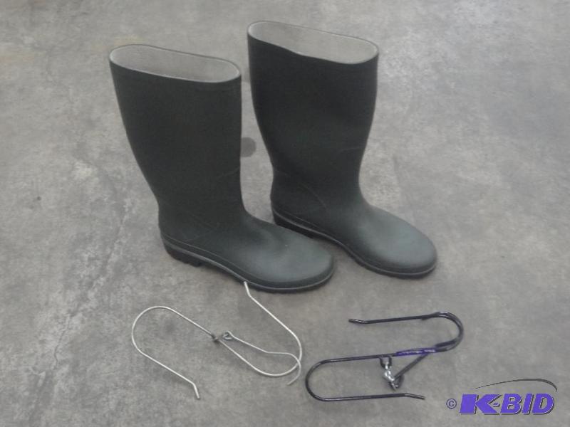 lot 103 image: Nice Botland Size 12 Rubber Boots With Hanger...