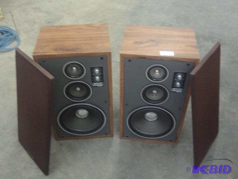 lot 108 image: (2) Marantz MS-15 Stereo Speakers...