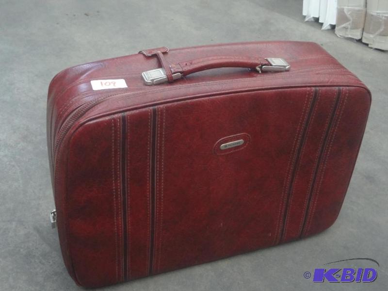 lot 109 image: Samsonite Suitcase With Lock & Key...