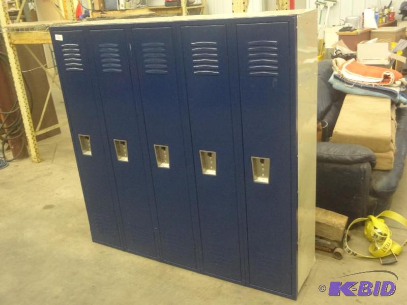 lot 130 image: Lightly Used 6-Section 60&quotx60&quotx12&q...