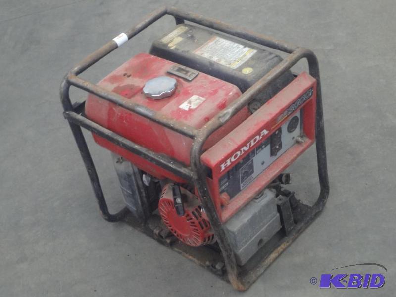 lot 14 image: Honda EB-3000 Generator, 120Volt Output, Work...