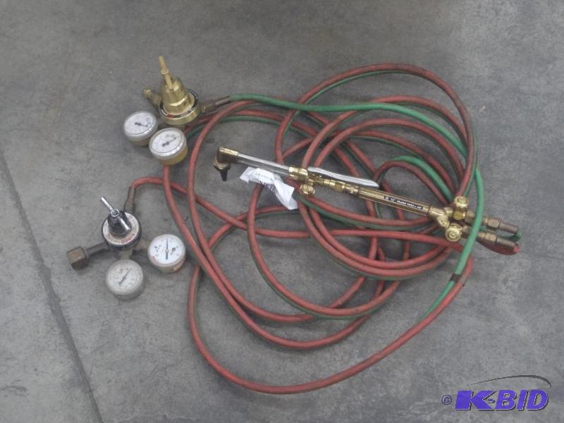 lot 16 image: Oxi-Acetylene Hose-Torch-Regulator Set...