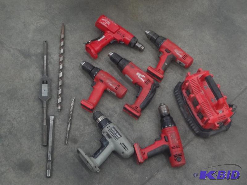 lot 17 image: Lot Of Milwaukee Power Plus Drills & 6-Ba...