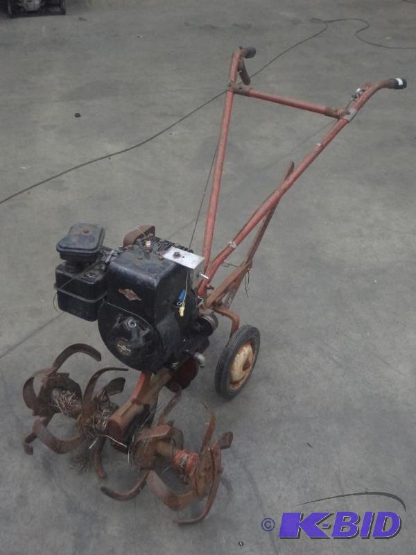 lot 19 image: Garden Tiller With Briggs & Stratton Engi...
