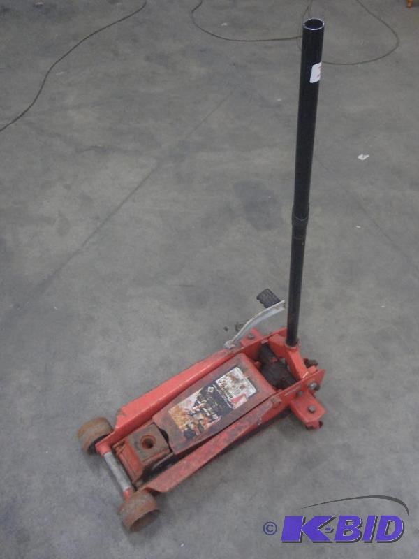 lot 34 image: 3.5-Ton Floor Jack...