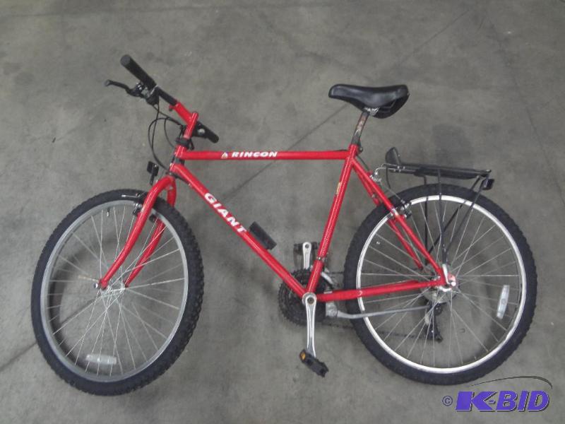 lot 47 image: Giant Rincon Bicycle...