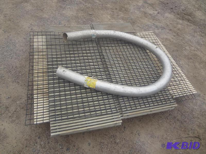 lot 5 image: Pallet Of Racking Grates & (1) 4" Fl...