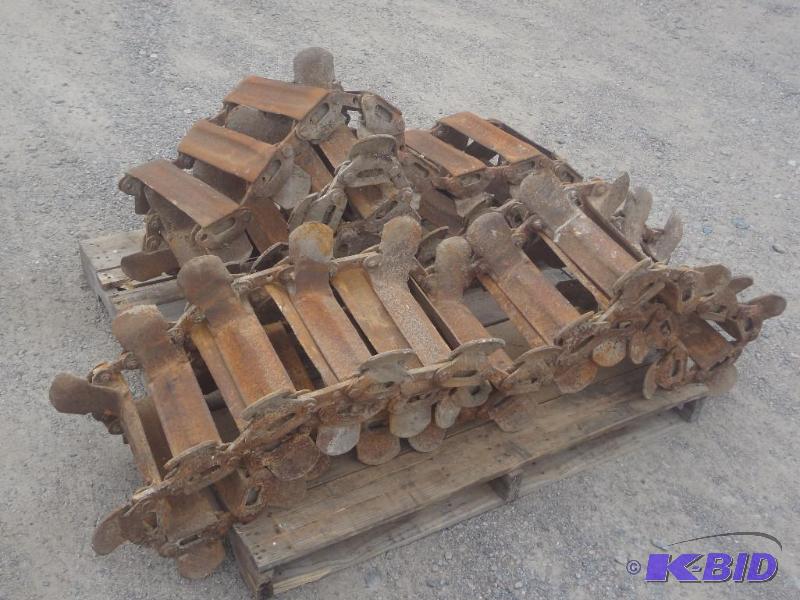 lot 7 image: (1) Set Of CAT Skidloader Tracks...