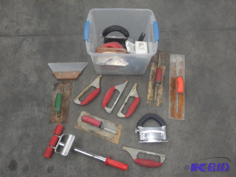 lot 75 image: Tote Full Of Misc Flooring Tools...
