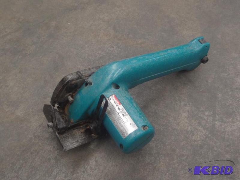 lot 76 image: Makita 5090D 3 38" Cordless Saw...