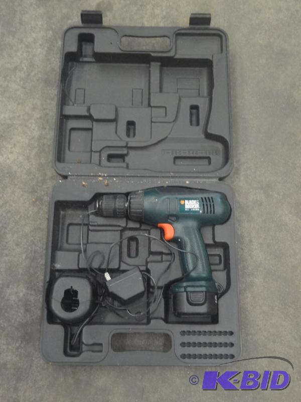 lot 81 image: Black & Decker 9.6Volt Cordless Drill Set...