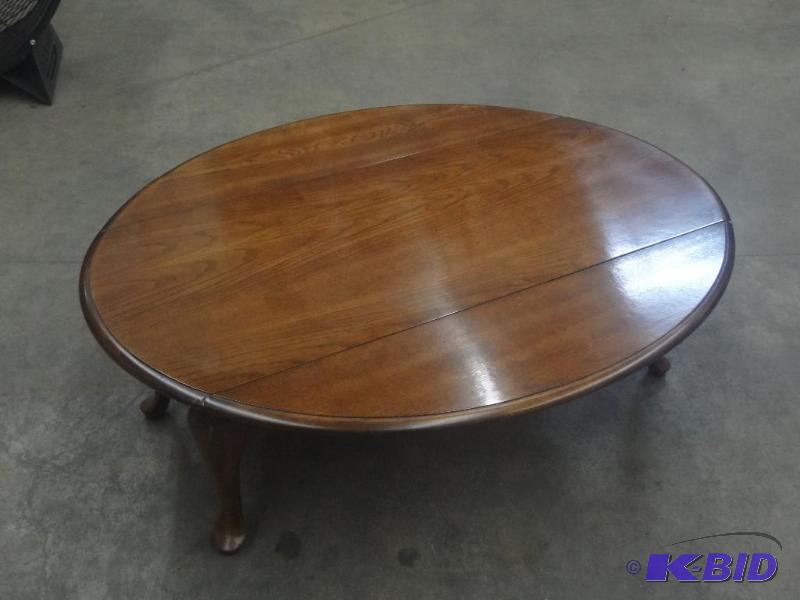 lot 88 image: Nice Oak Coffee Table With Fold-Down Sides...