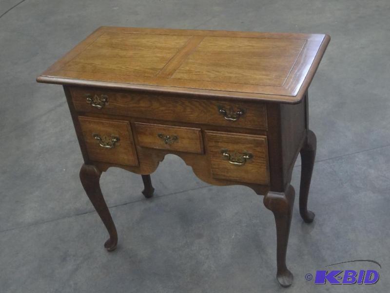 lot 90 image: Nice Oak 18&quotx36" Cabinet With Drawe...