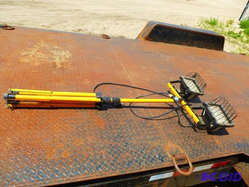 lot 13 image: Work Lights Halogen light set, In working co...
