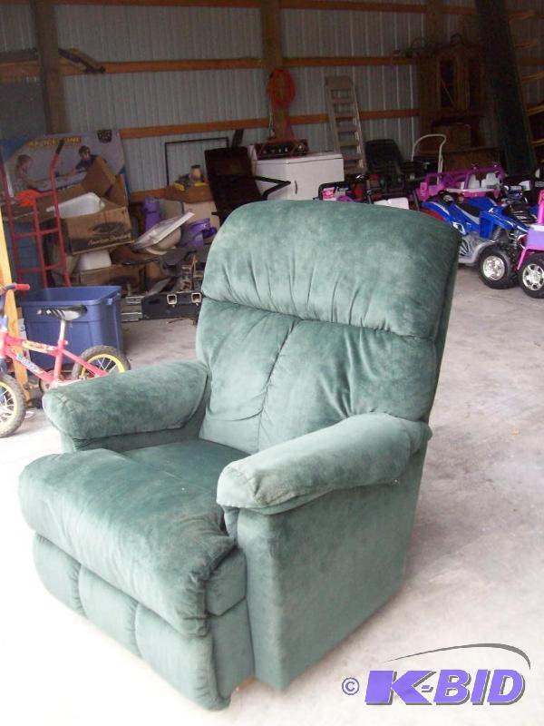 Hunter green recliner -Would match the couch ...