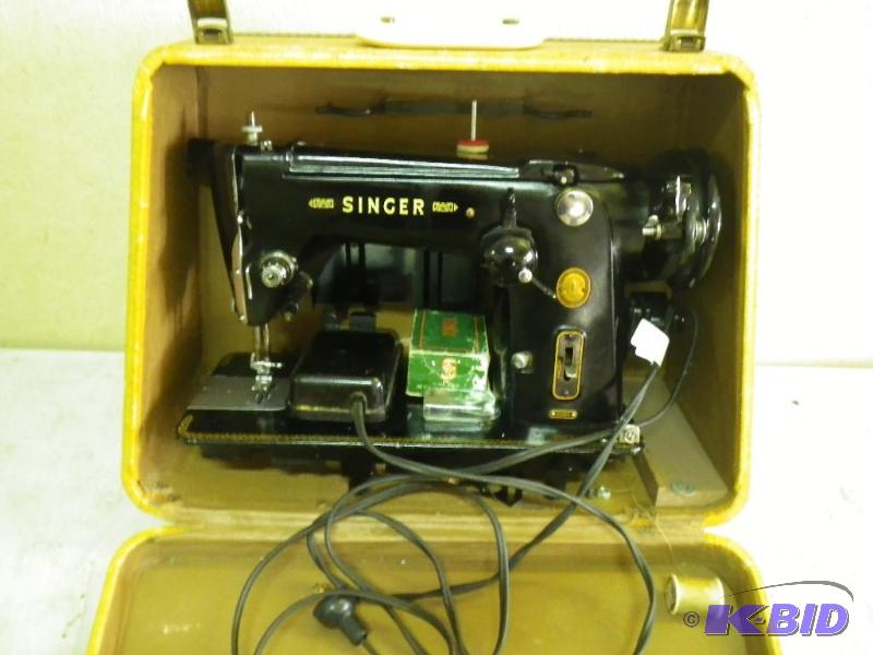 Singer 306K portable sewing machine, excellen...