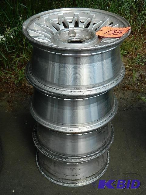 lot 133 image: Lot of (4) Ford 15 X 6.5 X 3.5 Aluminum Rims...