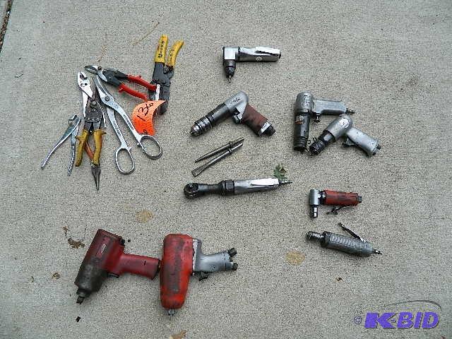 lot 136 image: Lot of Matco Air Tools, Impact Wrench, 90 Deg...
