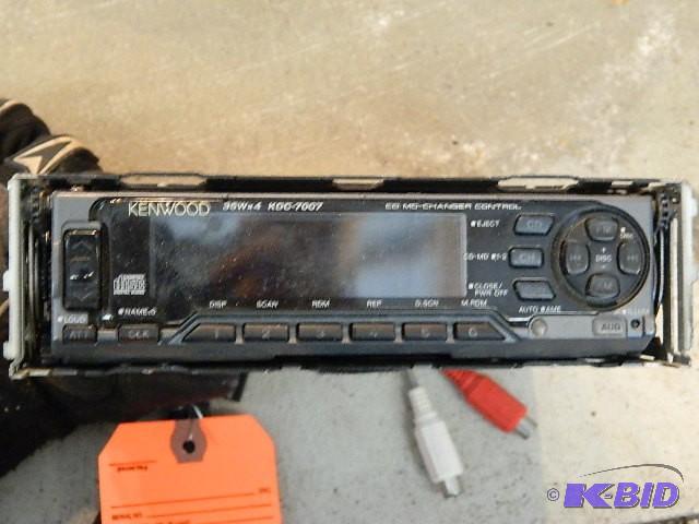 lot 178 image: Kenwood 35w x 4 KDC-7007 amfm wcd radio. Pl...