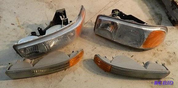 lot 182 image: Exterior light assemblies. Please see picture...