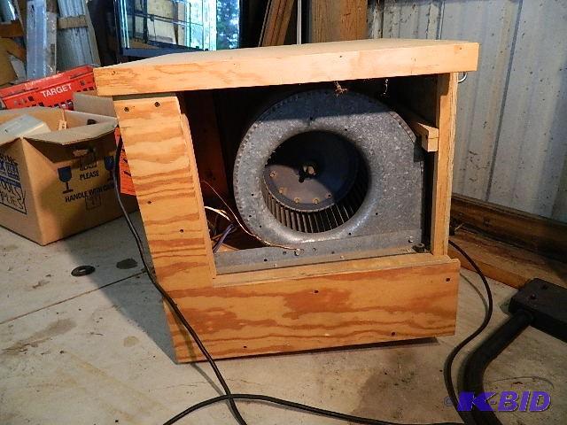 lot 194 image: Squirrel cage boxed blower with filter. Pleas...